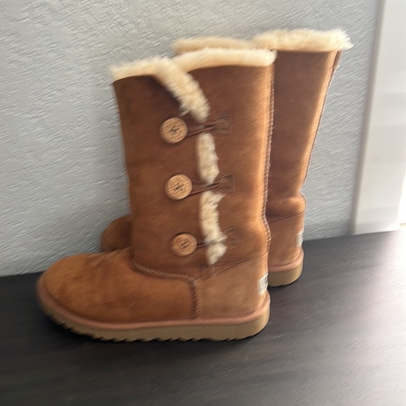 UGG Bailey Button Triplet Boots - Picture 2 of 8